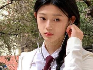 学妹加速跑 – 腿腿的百褶裙下的美，图包精选让你感受不一样的夏日风情！.txt