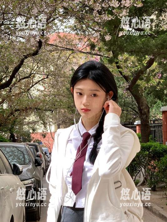 学妹加速跑-腿腿 学妹加速跑 - 腿腿的百褶裙下的美,图包精选让你感受不一样的夏日风情!.txt