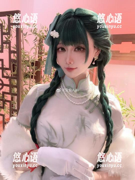 安食Ajiki与她的异瞳小魅魔：图集作品开启独特的视觉体验之旅.txt