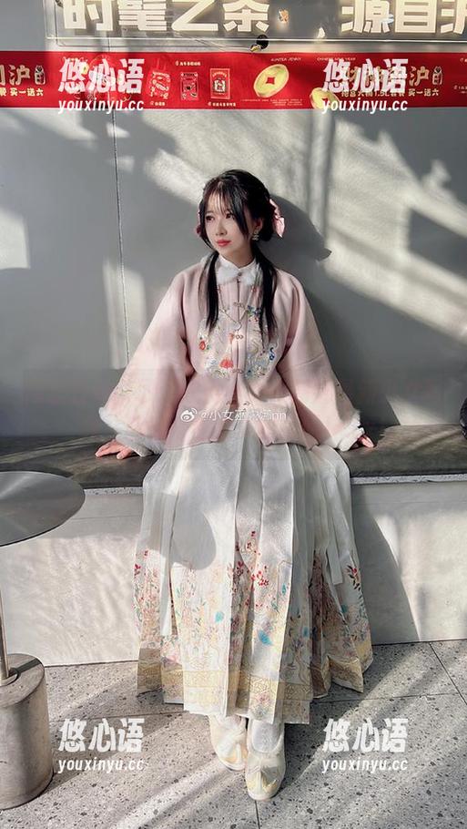 网盘轻松获取：欣赏小女巫露娜最新少女写真，感受青春的美丽瞬间！.txt