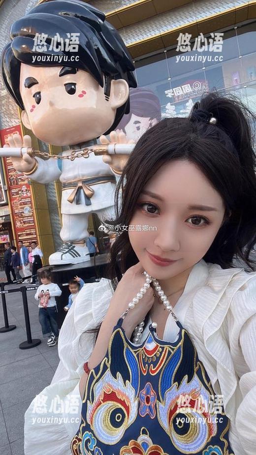 解锁小女巫露娜双人私拍：一次灵动的美图之旅与心灵深处的碰撞.txt