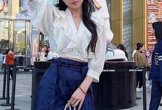 優雅与傲慢碰撞，小女巫露娜小姐姐的写真美图与套图引爆你的视线！.txt