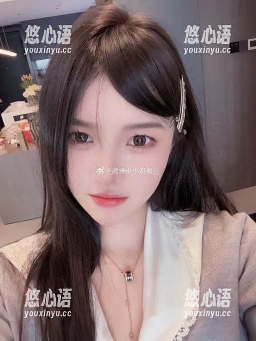 免费分享“小小奶瓶儿”眼镜作品，不容错过的创意摄影之旅等你来参与！.txt