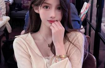 新鲜出炉的图片更新：小小奶瓶儿与丝带女友的甜蜜瞬间！.txt
