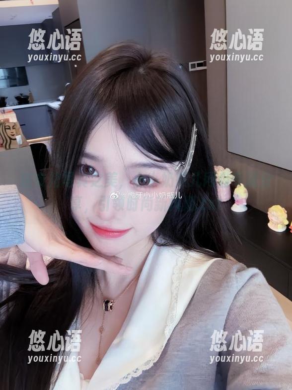 连衣裙写真之美，小小奶瓶儿网盘专属分享，引领时尚新风潮.txt
