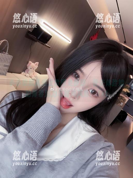 小小奶瓶儿美足套图免费送，快来体验她的青春活力与时尚风范！.txt