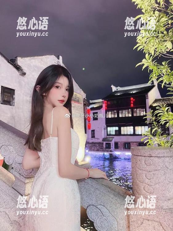 小小奶瓶儿的珍珠人鱼加长版私房写真，展现独特的海洋魔法与魅力！.txt