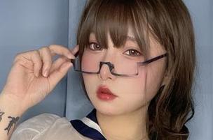 免费福利放送！探索小泉学姐吖私底下风纪委员的原图，跟随她的脚步一起闪耀！.txt