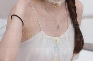 小瑶幺幺献上高清睡衣写真合集，尽情欣赏她的甜美风情.txt