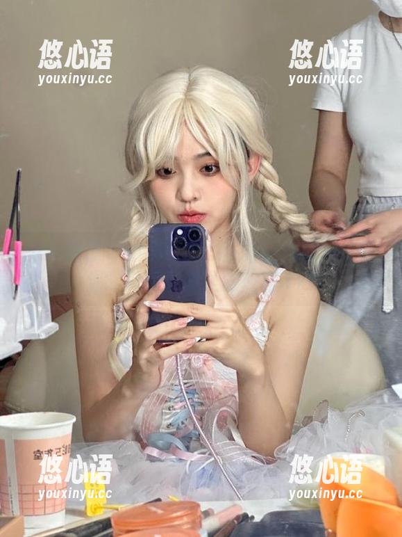 少女秩序 - 小满的甜心写真：用图片传递温暖与爱意的美丽旅程.txt