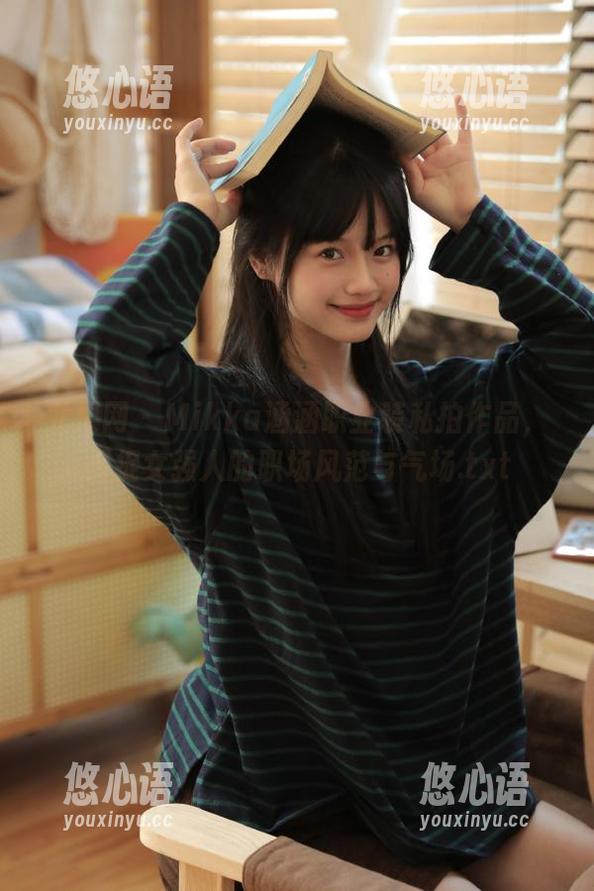 尤果网 - Mikka涵涵职业装私拍作品，捕捉女强人的职场风范与气场.txt