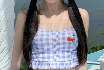 尤果网 – 小潘鼠红裙绽放在镜头前：高清美图展现梦幻般的妩媚.txt