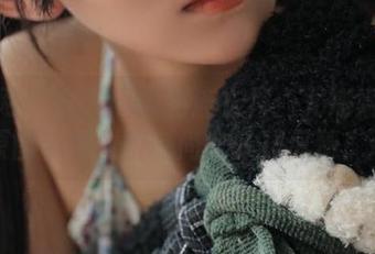 尤果网 – 轻盈飘逸的连衣裙：尤娜娜的写真原图带你体验时尚的多样风情！.txt