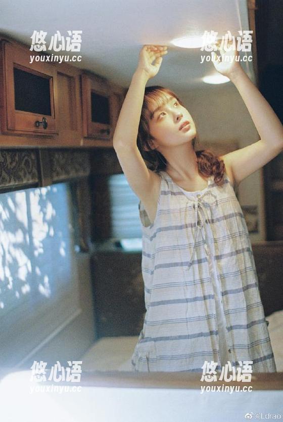 尤果网 - 在办公室里与朱赢邂逅，感受她写真作品集中的真实与梦幻交汇.txt