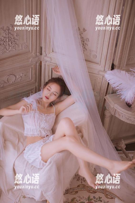 尤果网 - 穿上空姐制服的杨果果，精选写真让你想第一时间登机！.txt