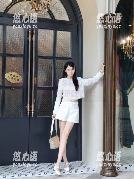 尤物馆-小仓鼠 尤物馆 - 小仓鼠红裙写真:每一秒都值得收藏的美图壁纸.txt