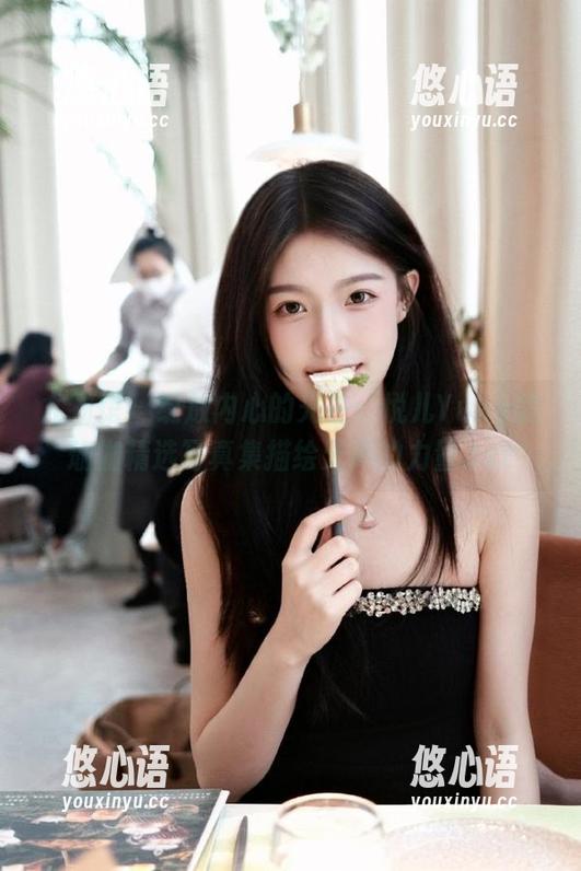 尤物馆 - 绽放内心的光芒：悦儿Yuky的瑜伽精选写真集描绘无声的力量.txt
