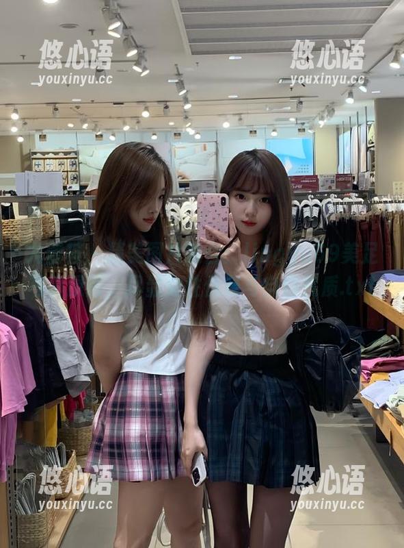 尤蜜荟-lingyu69 尤蜜荟 - 精美图片集合:lingyu69美足写真原图,尽显女性优雅与自信气质.txt