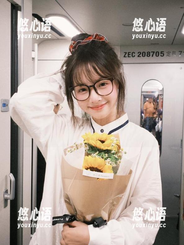 尤蜜荟 - 想知道牛仔裤穿错了会怎样？观看lingyu69的原创摄影，原图带你领略搞笑新大陆！.txt