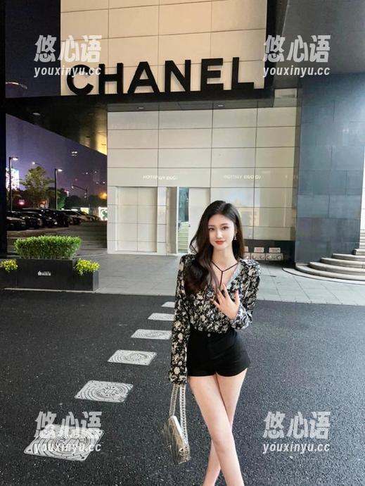 尤蜜荟 - 最新美图大赏，娜露selena死库水写真让每一瞬间都充满魅力.txt