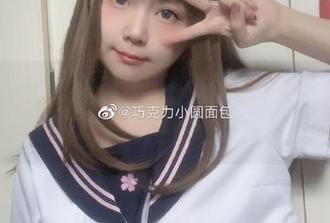探索巧克力小圆面包的肉丝写真合集，感受美味与视觉的双重享受.txt