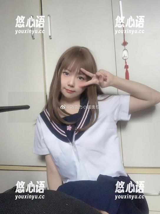 巧克力小圆面包 探索巧克力小圆面包的肉丝写真合集,感受美味与视觉的双重享受.txt