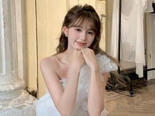 推女神 – 于姬Una黑丝写真，美图图集里蕴藏无限惊喜与甜美！.txt