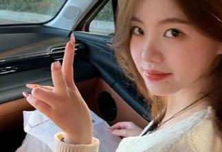 推女神 – 可乐Vicky修女写真集：寻觅灵感的资源与她创作背后的故事揭秘！.txt