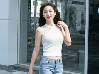 推女神 – 施忆佳倾情演绎吊带风情，图集中无圣光的独特表现.txt