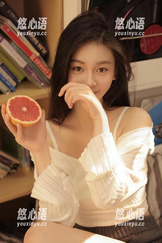 推女神 - 狂野与优雅：白一晗豹纹写真合集，尽显时尚气息的图包.txt
