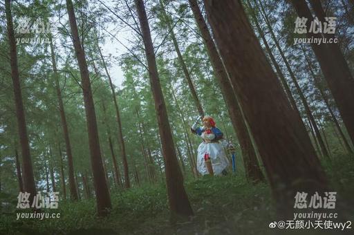 “无颜小天使wy”分享的吉他妹妹写真作品，快来感受爱的旋律吧！.txt