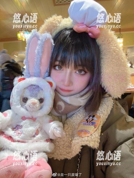 快来欣赏是一只废喵了分享的圣诞连衣裙图片，感受节日氛围中的时尚与浪漫！.txt