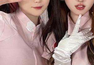 是依酱吖的红裙写真，超高清全套原图让你沉浸在优雅与梦幻之中！.txt