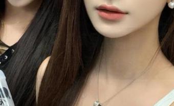 月下摄影 – 秀秀短裤写真图册，告诉你如何穿出自信与优雅！.txt