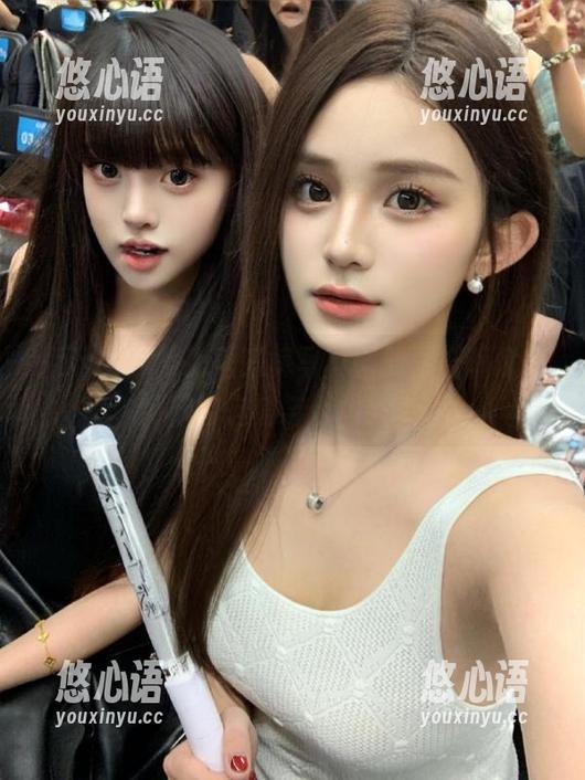 月下摄影 - 秀秀短裤写真图册，告诉你如何穿出自信与优雅！.txt