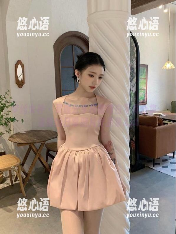 梦丝女神 - 灵唯分享校服纯白写真合集：清新的日常照片作品集.txt