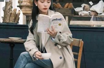 梦丝女神 – 免费图册大放送！玥玥泳池派对，捕捉每一个清新的瞬间.txt