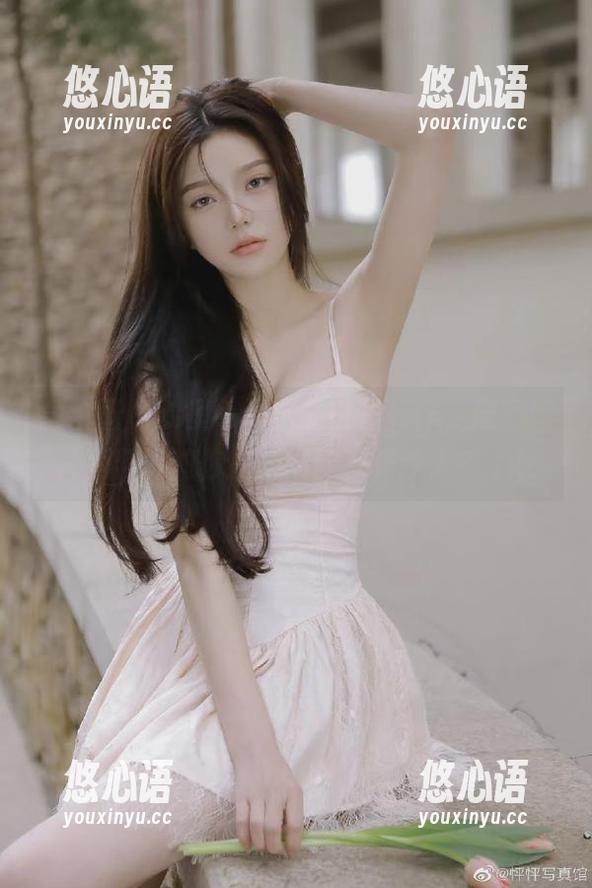 微密圈 - 梦里一只喵的白裙新作，原图图片是否真如你我所想的那样迷人？.txt