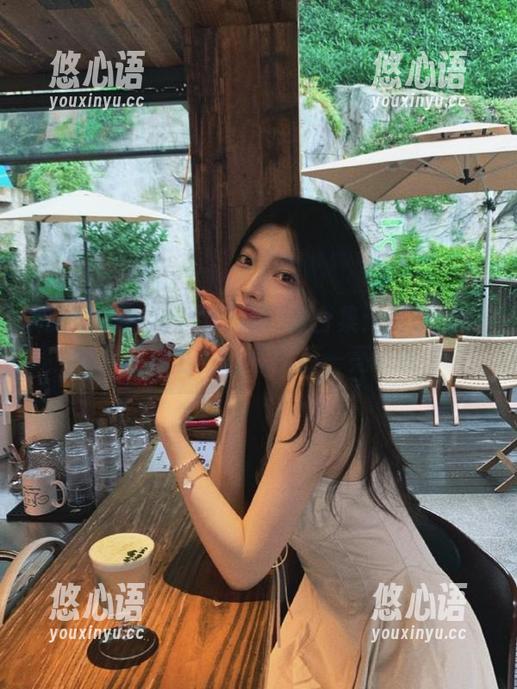 森萝财团 - 默陌短裤写真合集：夏季清新风格精选，让你眼前一亮.txt