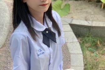 森萝财团全新高清写真：粉衣白丝展现优雅气质的魅力.txt