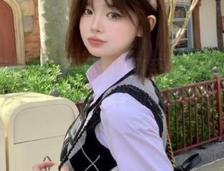 萌化你的心，森萝财团猫系少女图包下载，快来体验不一样的可爱！.txt