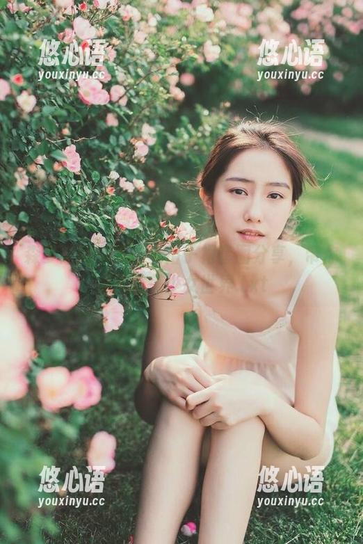 森萝财团精美白丝格子裙套图分享，带你进入唯美少女世界.txt