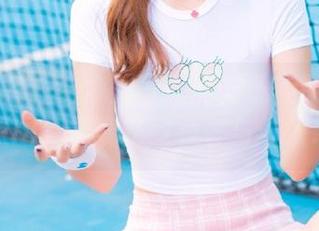 模范学院 – 纯净无圣光的方子萱职业装制服原图，展现精致妆容与气质.txt