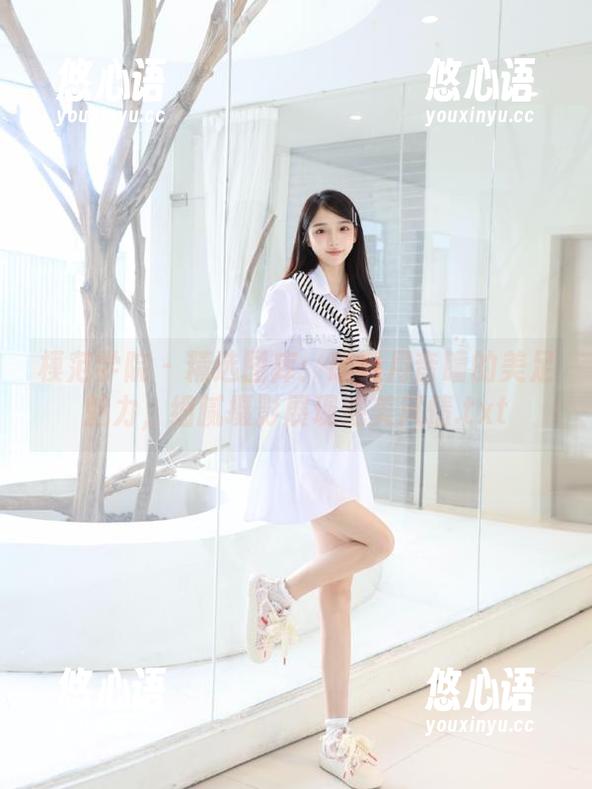 模范学院 - 精选图库：感受月音瞳的美足魅力，细腻摄影展现绝美风情.txt