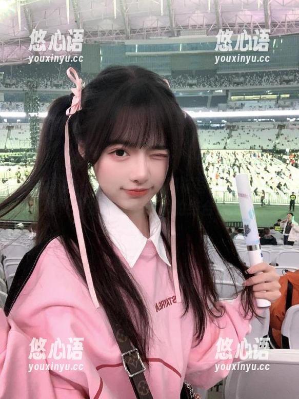 模范学院 - 一览胡润曦网袜写真原图与合集，感受时尚与艺术的结合！.txt