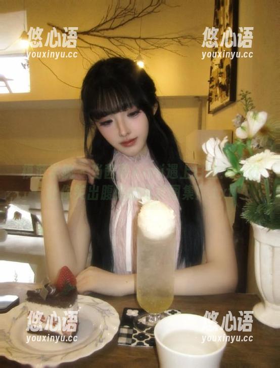 模范学院 - 当茜茜Kimi遇上白丝：一组让你笑出腹肌的写真图集！.txt