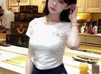 模范学院 – 被草莓兔兔的可爱套图深深吸引，开始怀疑自己是不是也可以尝试一下‘萌’？.txt
