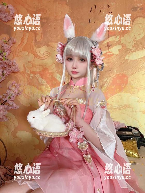 夏天的私拍作品，浅野菌子如何在阳光下展现最真实的自我.txt