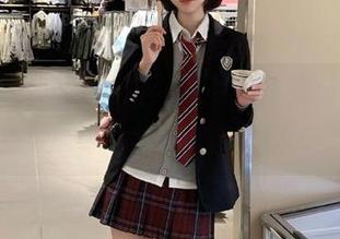爱蜜社 – 肌肤雪白的美女张静雅miya，写真集更新，谁说白是一种颜色？.txt