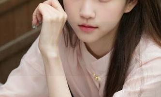 猎女神 – 跟随田依依的镜头，欣赏她粉色私拍的真实原图之美.txt
